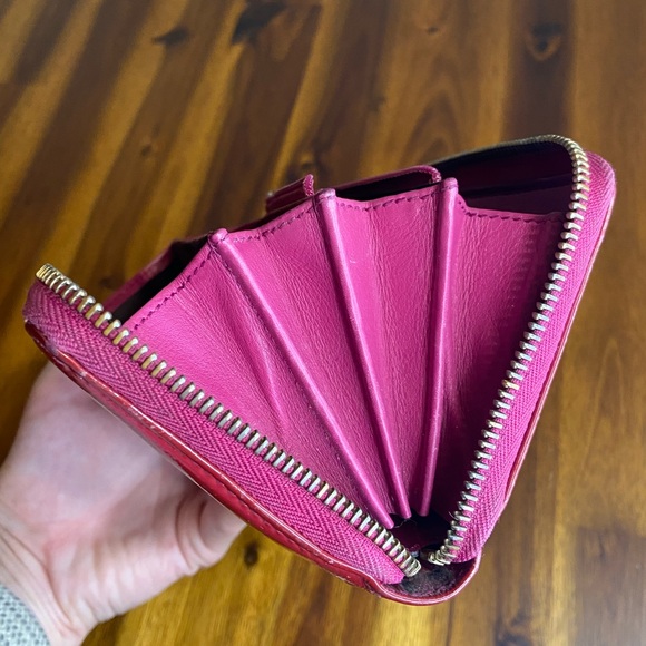 Gucci Red Zipper Large Monogram Logo GG Clutch Wallet - Picture 2 of 16